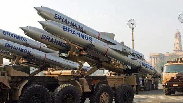 Vietnam buys up to 5 Russian-Indian BrahMos missile batteries