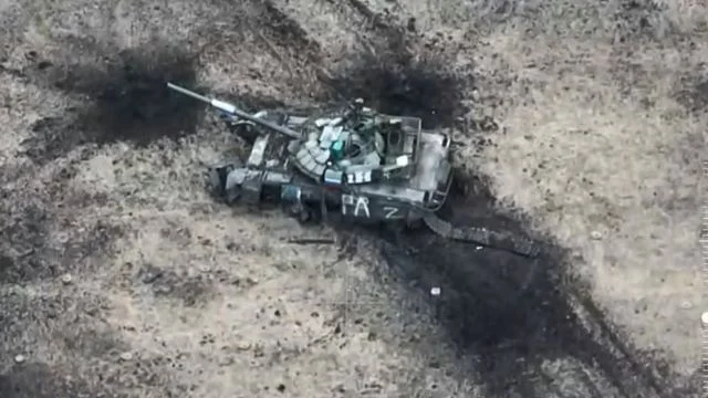 Watch the Javelin ATGM melt the armor of a Russian T-80BVM tank