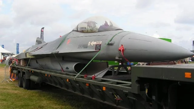 Trucks brought two dismantled F-16s to Ukraine from Poland