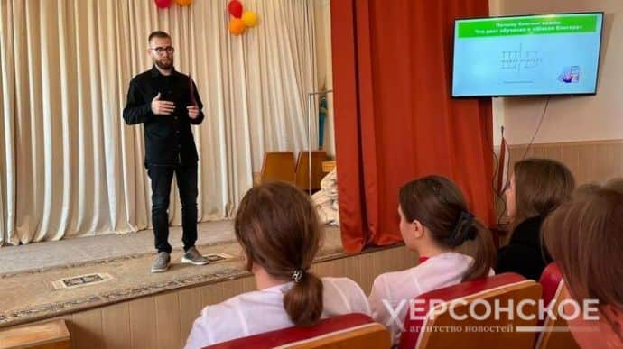 Kremlin sets up blogger school in occupied territories due to shortage of propagandists