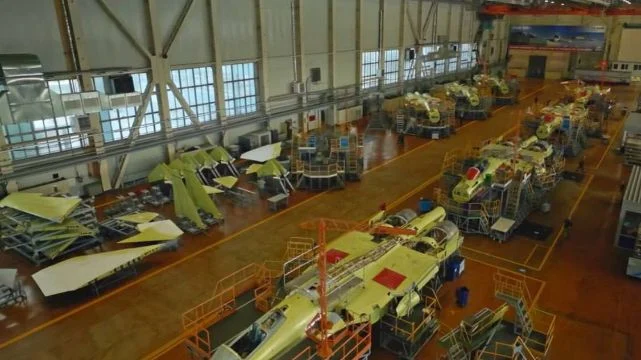 Bloggers unveil rare footage depicting Su-35 and Su-57 production