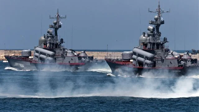 Ukraine: Russian Black Sea fleet minesweeper Kovrovets destroyed